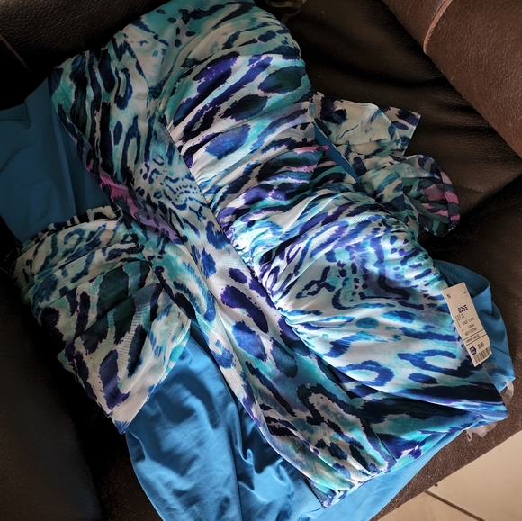 Dress - Picture 1 of 1